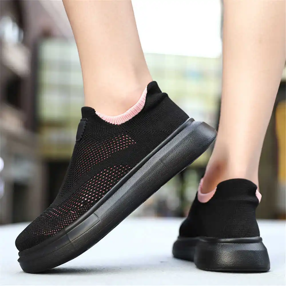 Useful Tech Accessories Gifts For Husband - Calze con plateau scarpe marroni per